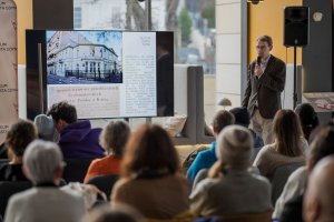 „Wieczna braterska przyjaźń” – o relacjach Gdyni z Koreą Północną. Wykład dr Dawida Gajosa w Muzeum Miasta Gdyni (fot. Paweł Jóźwiak)