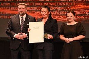 Od lewej:  Przewodniczący Tadeusz Szemiot, członek Zarządu PGZ Stocznia Wojenna Beata Koniarska i Prezydent Aleksandra Kosiorek / fot. Michał Puszczewicz