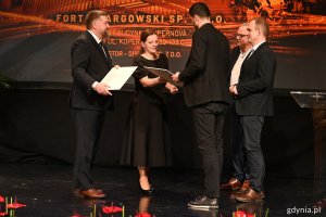 Od lewej Przewodniczący Tadeusz Szemiot, Prezydent Aleksandra Kosiorek, Krzysztof Kicki- kierownik projektu z spółki SPRAVIA oraz architekci Wojciech Targowski i Mateusz Targowski   / fot. Michał Puszczewicz