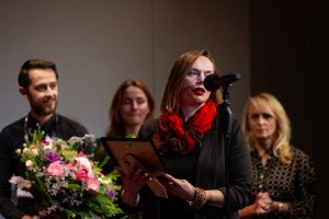 Maja Wagner – naczelnik Wydziału Kultury Urzędu Miasta Gdyni podczas jubileuszu 35-lecia pracy artystycznej Bogdana Smagackiego i Elżbiety Mrozińskiej