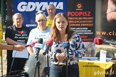 Na zdj. m.in. (od prawej): prezydent Gdyni Aleksandra Kosiorek, Ewa Gebert, prezes Stowarzyszenia OTOZ Animals i Katarzyna Kownacka, kierowniczka schroniska „Ciapkowo” (fot. Magdalena Śliżewska)