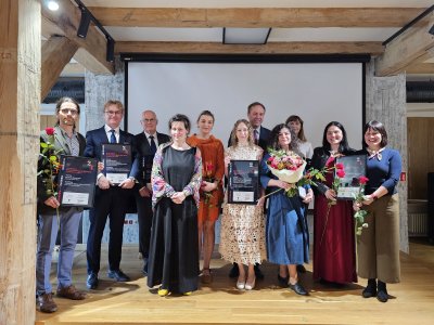 Na zdjęciu laureaci i wyróżnieni w tej edycji nagrody z Mieczysławem Strukiem, Marszałkiem Województwa Pomorskiego. Pierwszy z lewej: Marcin Szerle z Muzeum Miasta Gdyni//fot. Piotr Widłaszewski, UMWP