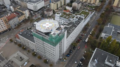 Lądowisko dla helikopterów Lotniczego Pogotowia Ratunkowego na dachu Szpitala św. Wincentego a Paulo. Fot. Piotr Miszczyk