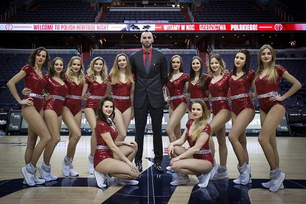 Gortat ponownie postawił na cheerleaderki z Gdyni