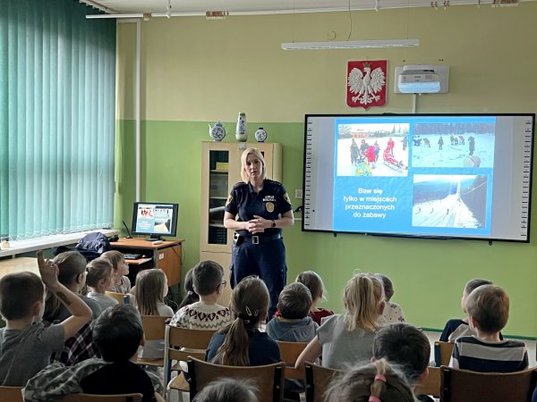 Bezpieczne ferie. Mundurowi edukują i kontrolują