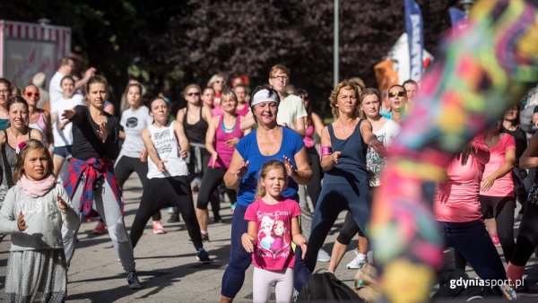 Festyn z okazji otwarcia nowego kompleksu sportowego w VI LO