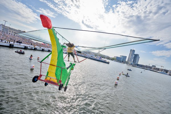 IGO zagra na plaży w Gdyni. Felix Baumgartner gościem