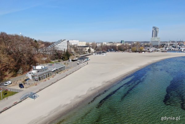 Gdyńskie plaże, bulwar i molo ponownie otwarte