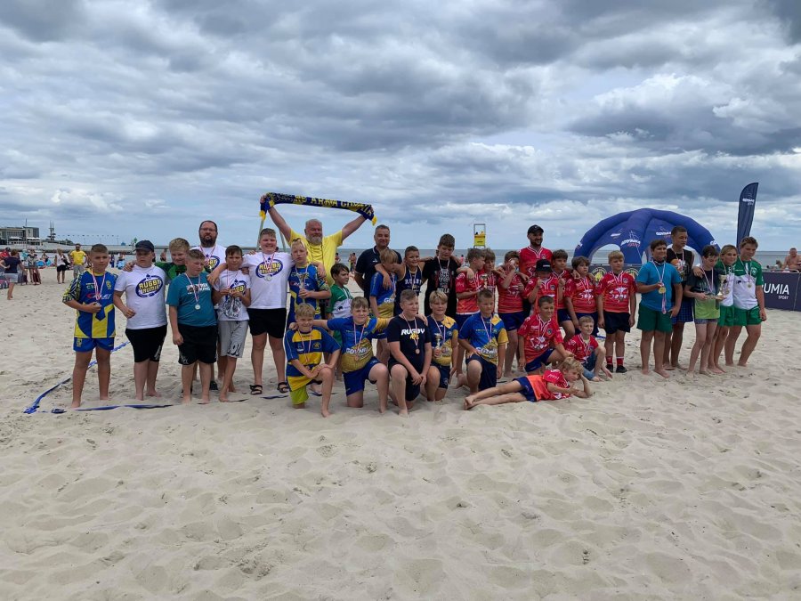 Turniej 1 v 1 w rugby na plaży za nami