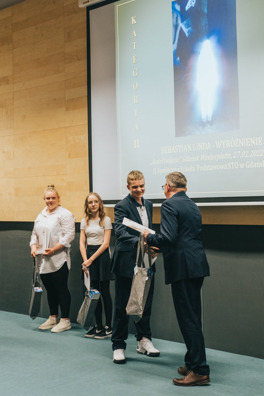 Wreczanie nagród na podium