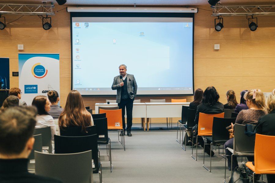 Dyrektor w czasie konferencji