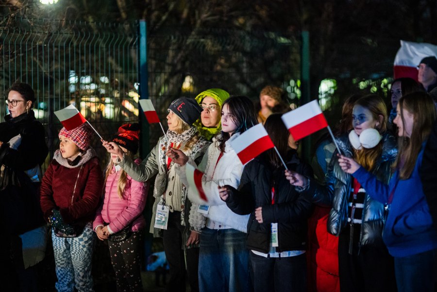 Mieszkańcy biorący udział w Capstrzykach Niepodległości (fot. Karol Stańczak)