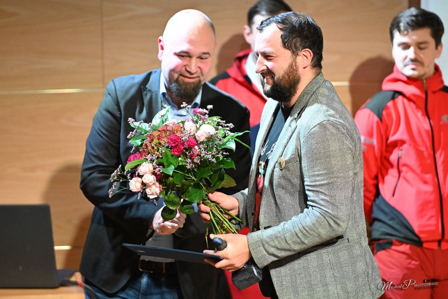 Michał Miegoń laureat Srebrnego Śledzia podczas odbierania nagrody (fot. Michał Puszczewicz)