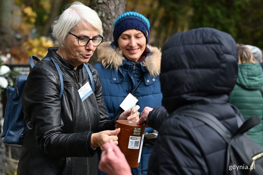 Radna miasta Joanna Zielińska podczas kwesty na Cmentarzu Witomińskim