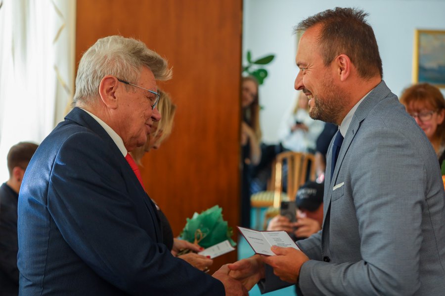 Medale wręczył wiceprezydent Gdyni ds. rozwoju Marek Łucyk / fot. M. Kozłowski