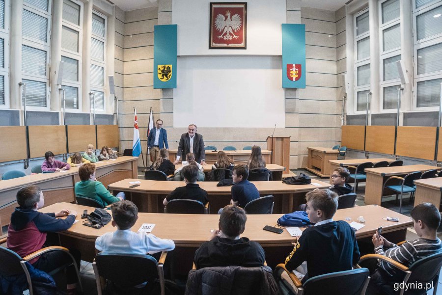 Spotkanie uczniów Gdyńskiej Szkoły Społecznej z prezydentem Wojciechem Szczurkiem i wiceprzewodniczącym Rady Miasta Gdyni Jakubem Ubychem, fot. Kamil Złoch