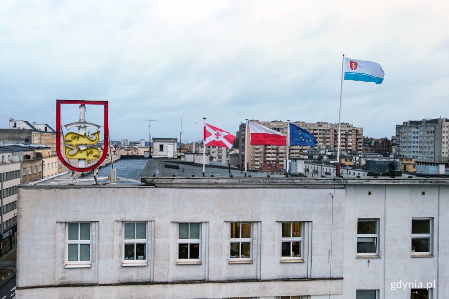 Budynek Urzędu Miasta widziany z lotu ptaka.