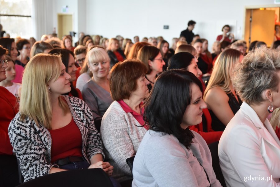 W Gdyni odbył się niezwykły pokaz mody  - gala "Ladies in Red" pod hasłem "Onkokobieta" // fot. Magdalena Czernek