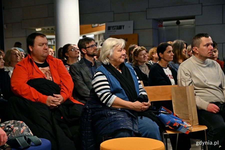 Uczestnicy spotkania z okazji premiery książki „Niepoznana. Gdynia i okolice do XII wieku”