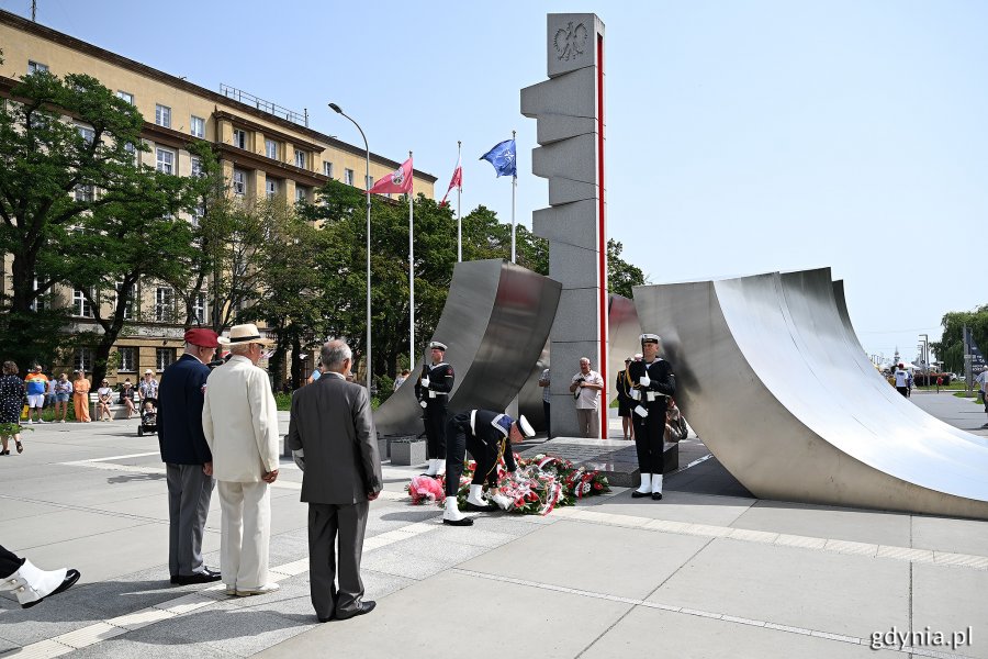 Uroczystości przy pomniku Polski Morskiej 