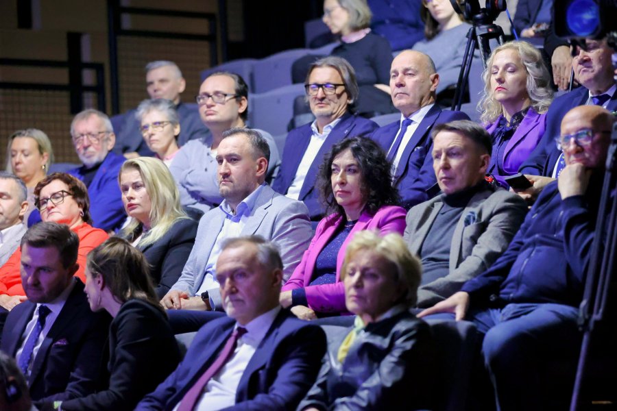 Uroczystości w Europejskim Centrum Solidarności. Na zdj. m.in. Tomasz Augustyniak, dyrektor zarządzający ds. społecznych i były prezydent Gdyni Wojciech Szczurek