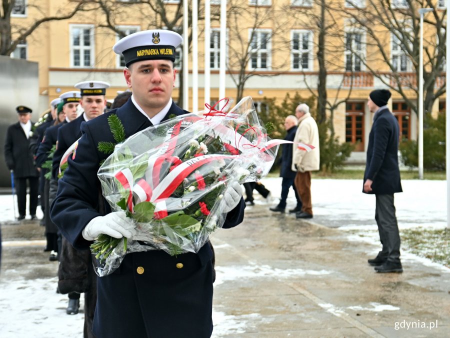 Żołnierze z Kompanii Reprezentacyjnej Marynarki Wojennej RP podczas uroczystości z okazji 83. rocznicy utworzenia AK 