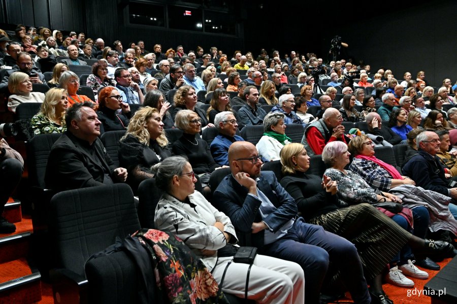 Publiczność zgromadzona w Gdyńskim Centrum Filmowym na spotkaniu z Agnieszką Holland. Wśród gości m.in. wiceprezydentka Gdyni Oktawia Gorzeńska (trzecia od lewej w pierwszym rzędzie)