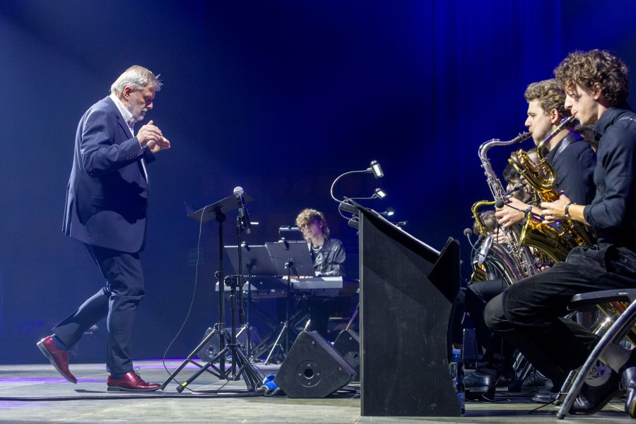 Muzycy i dyrygent podczas pierwszego koncertu festiwalu Gdynia Classica Nova 