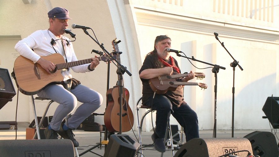 Zejman i Garkumpel podczas koncertu w muszli na placu Grunwaldzkim w ramach XXXVII Bałtyckiego Festiwalu Piosenki Morskiej i z okazji otwarcia Święta Morza // materiały prasowe