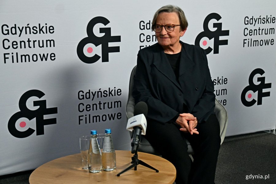 Agnieszka Holland w Gdyńskim Centrum Filmowym podczas rozmowy z dziennikarzami 