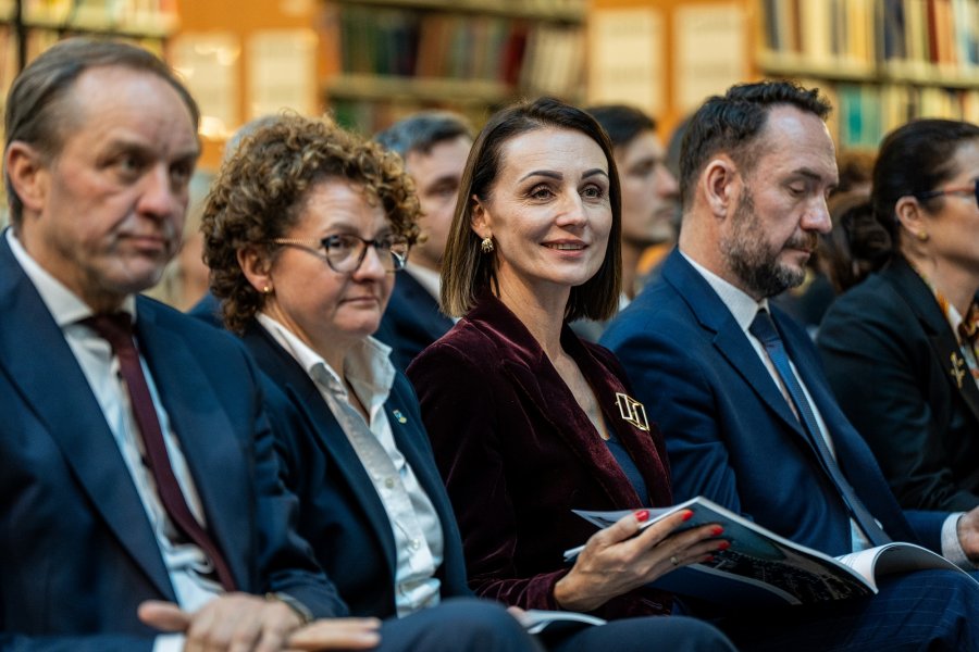 Od lewej siedzą: marszałek woj. pomorskiego Mieczysław Struk, prezydent Sopotu Magdalena Czarzyńska-Jachim, wojewoda pomorska Beata Rutkiewicz i wiceminister MSWiA Tomasz Szymański 