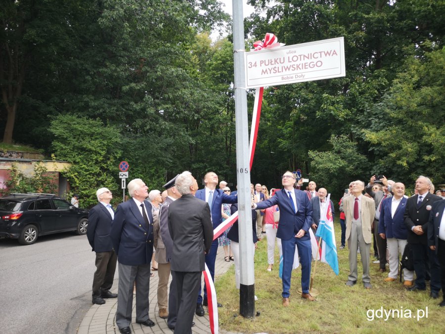 Odsłonięcie tablicy i nadanie nazwy ulicy (fot.Małgorzata Kliszewska)