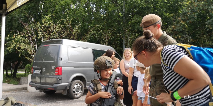 Piknik rekrutacyjny - mundurowi zachęcają do służby (fot. Małgorzata Kaliszewska)