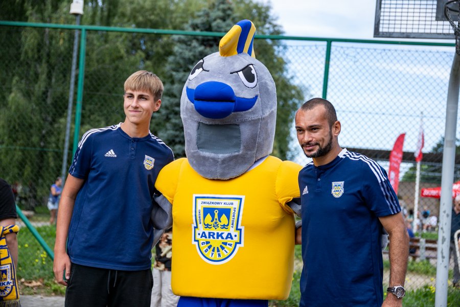 Festyn rodzinny na Obłużu „Świętuj koniec wakacji z uśmiechem!” Reprezentaci Arki Gdynia: Marcus da Silva, Śledź, Medard Kotowicz