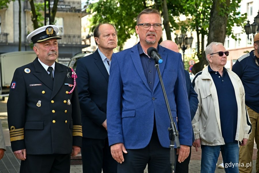 Tomasz Miegoń, dyrektor Muzeum Marynarki Wojennej, przemawiający podczas otwarcia wystawy