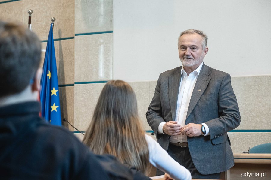 Spotkanie uczniów Gdyńskiej Szkoły Społecznej z prezydentem Wojciechem Szczurkiem (na zdjęciu) i wiceprzewodniczącym Rady Miasta Gdyni Jakubem Ubychem, fot. Kamil Złoch