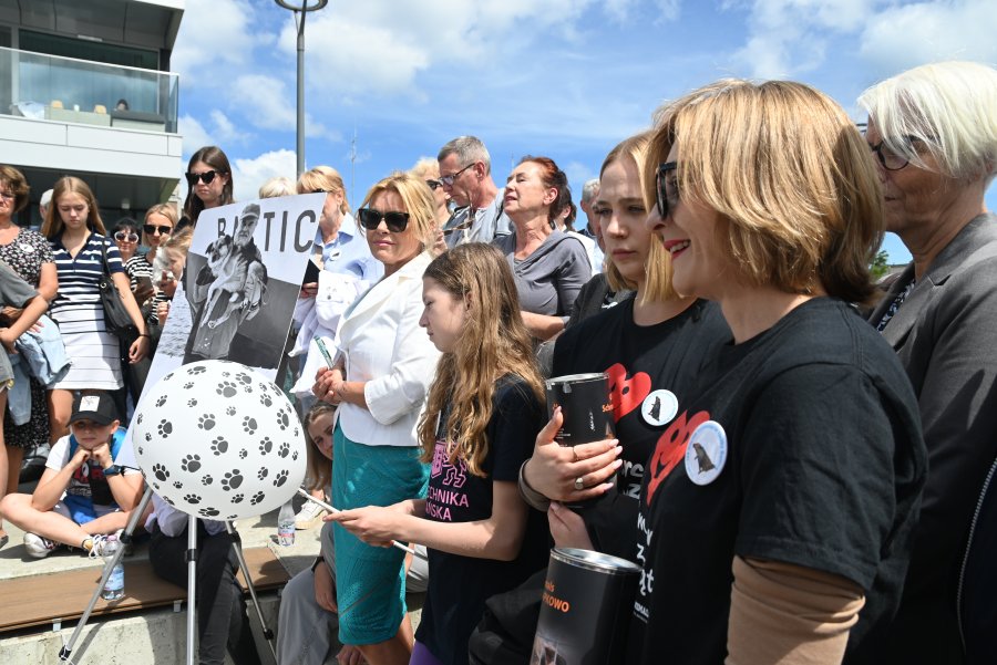 Goście uroczystrości w różny sposób byli związani z akacjami na rzecz ratowania czworonogów 