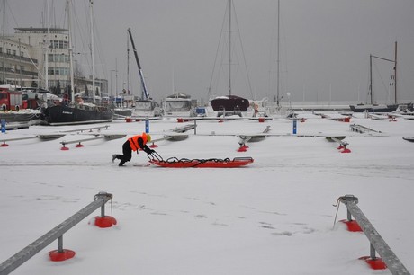 Szkolenie z autoratownictwa na lodzie, w Marinie Gdynia przeprowadzone przez ratowników WOPR-u i GOSiR-u oraz strażaków / fot. Michał Kowalski Szkolenie z autoratownictwa na lodzie, w Marinie Gdynia przeprowadzone przez ratowników WOPR-u i GOSiR-u oraz strażaków / fot. Michał Kowalski