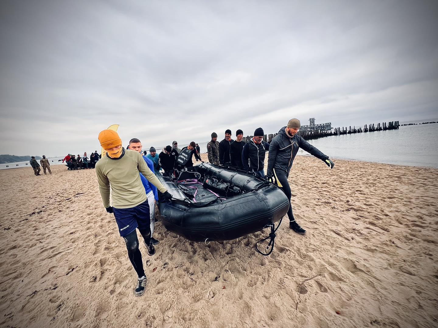 Sobotni trening na plaży Babie Doły // fot. Stowarzyszenie Żołnierzy „KRS Formoza”