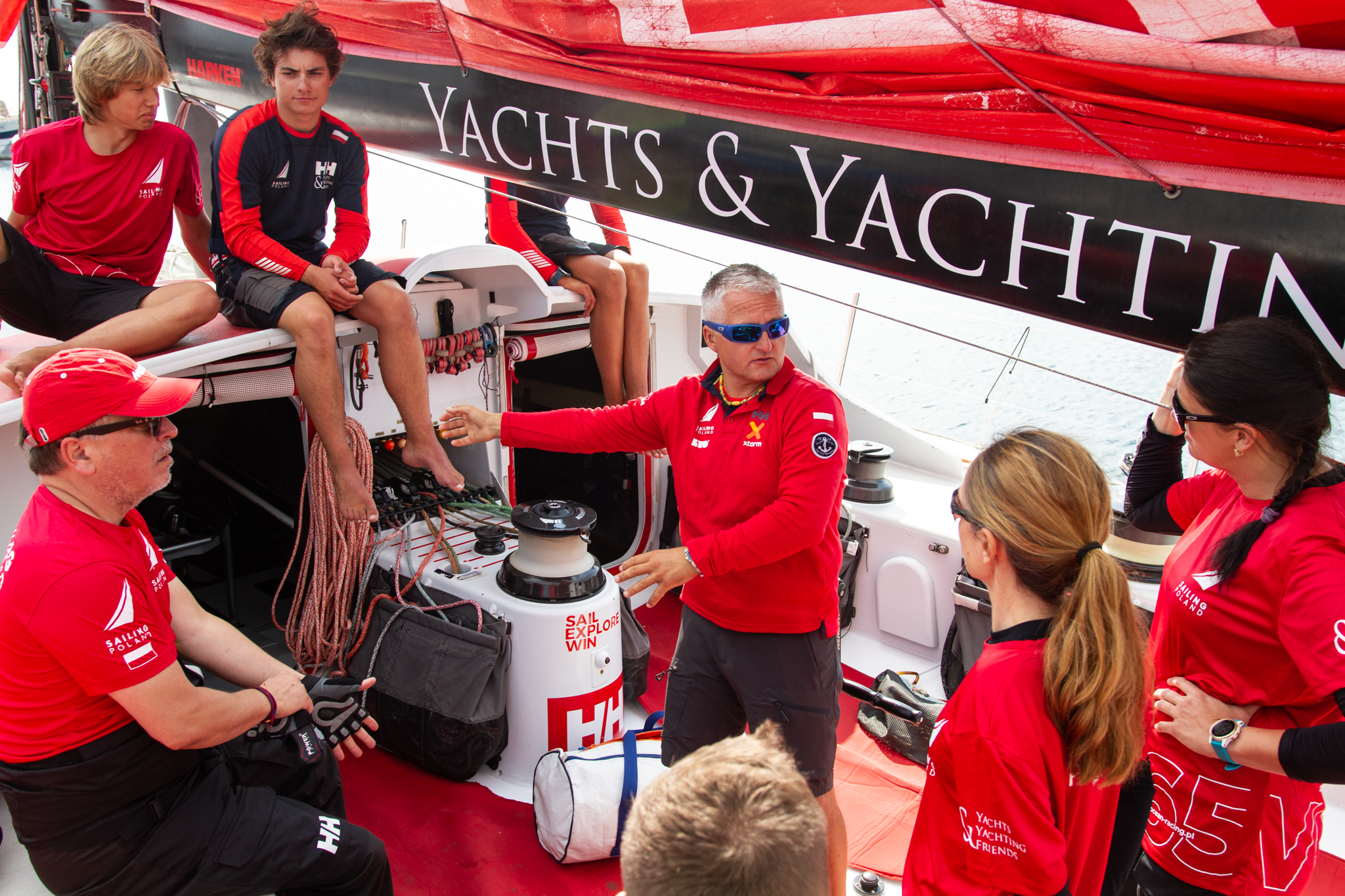 Skiper Maciej Marczewski i załoga jachtu VO65 Sailing Poland. Fot. Przemysław Kozłowski