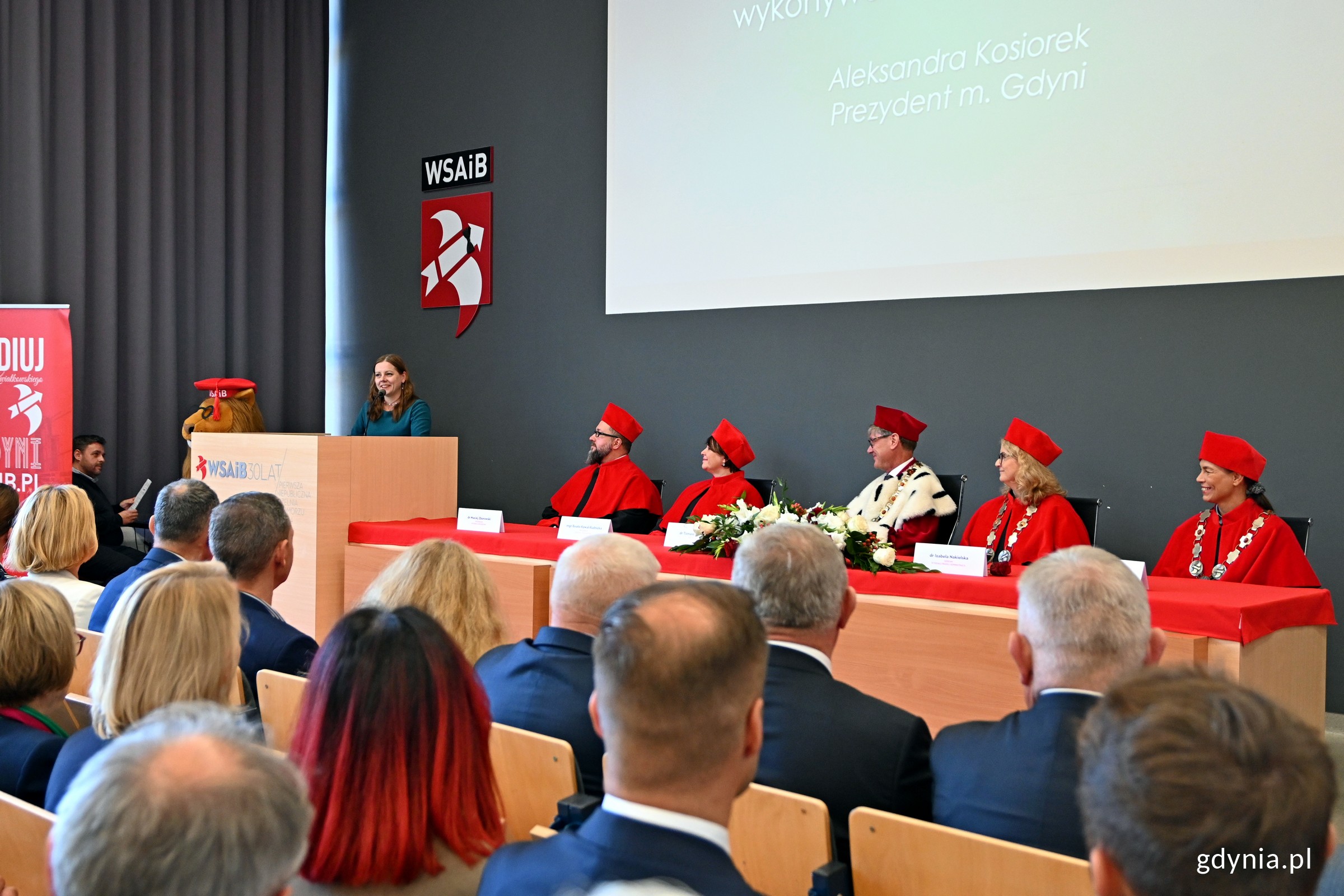 Prezydent Gdyni Aleksandra Kosiorek wygłosiła wykład inauguracyjny (fot. Magdalena Czernek)