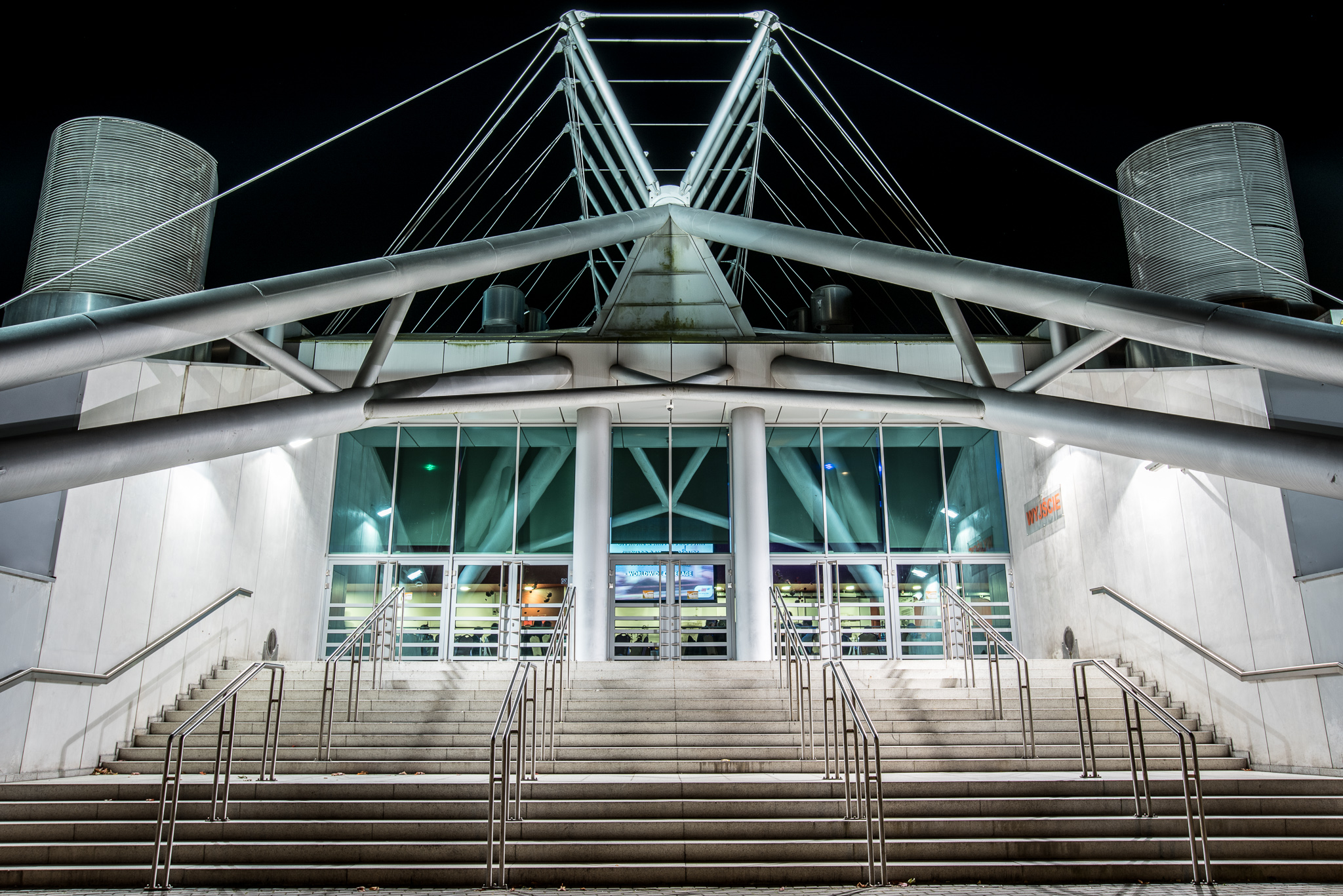 Polsat Plus Arena Gdynia nocą