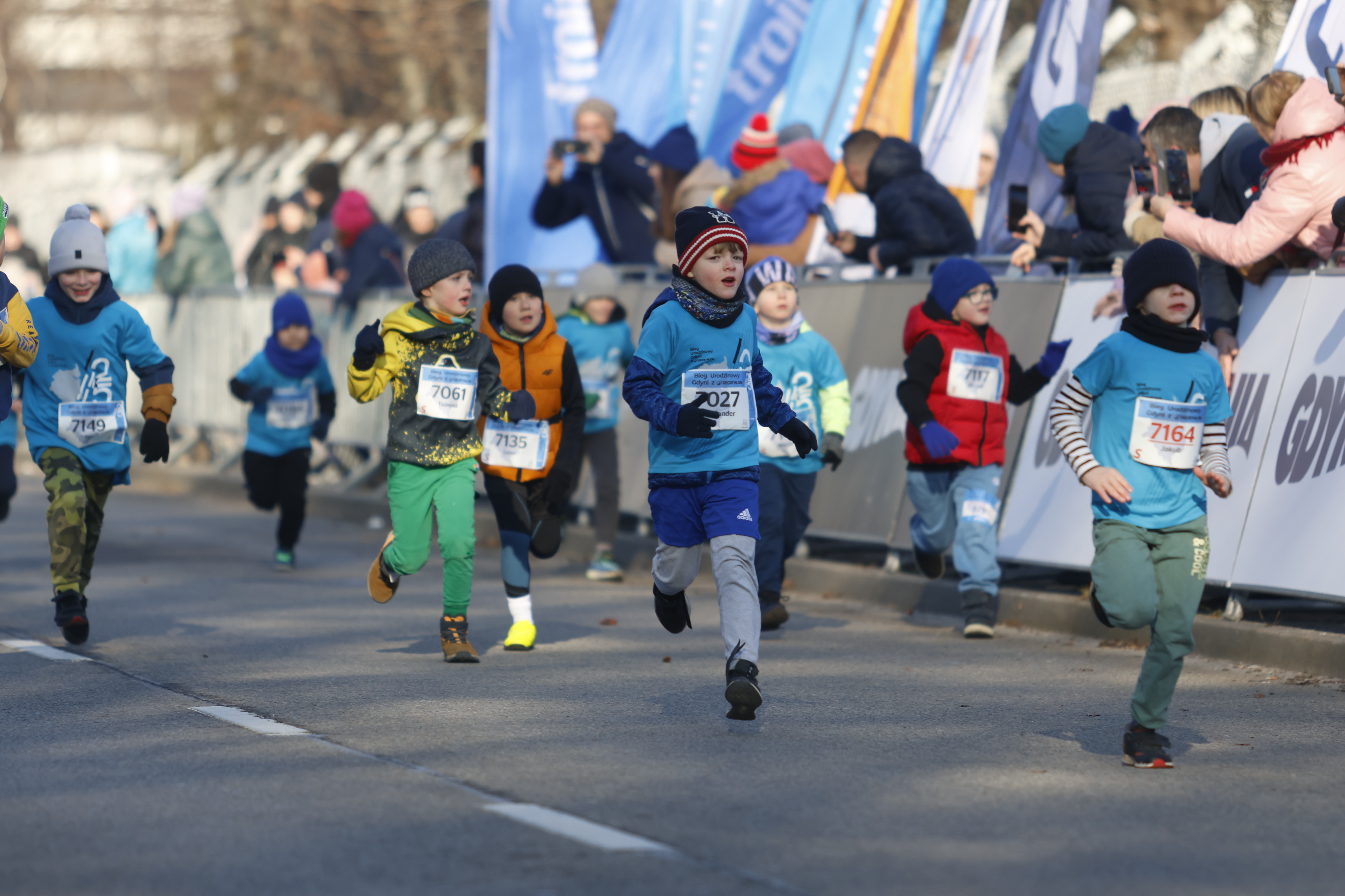 Start biegów dziecięcych i młodzieżowych podczas Biegu Urodzinowego Gdyni z Decathlon (fot. Wojciech Szymański).JPG