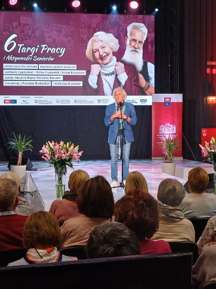 Na scenie gość targów w AmberExpo aktor Jerzy Kryszak