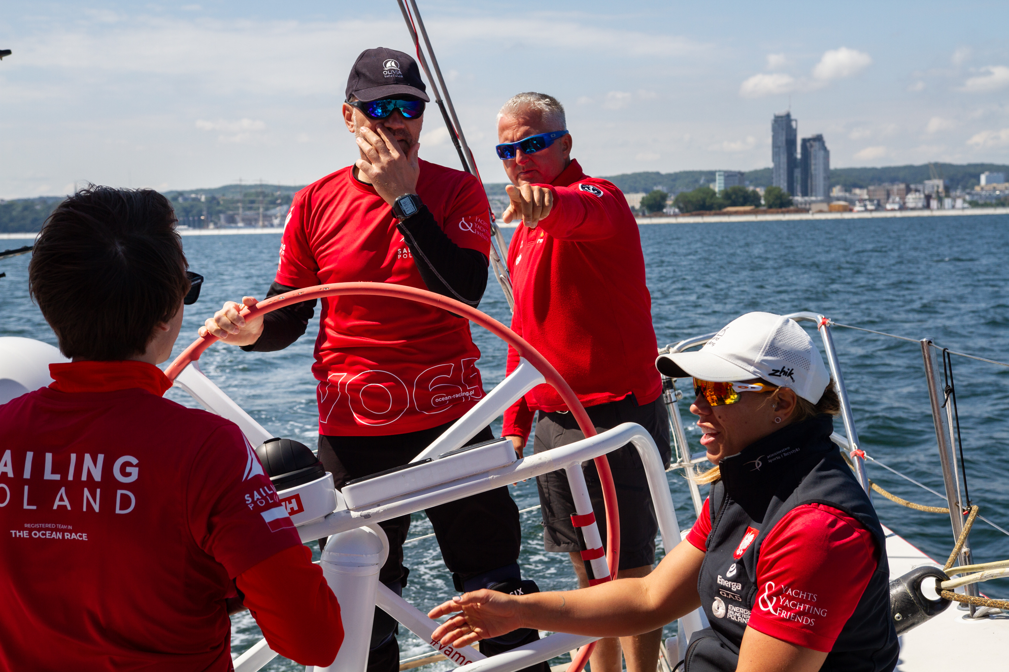 Skiper Maciej Marczewski i załoga jachtu VO65 Sailing Poland. Fot. Przemysław Kozłowski