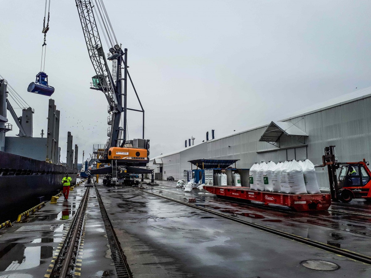 OT Port Gdynia obsługuje największy od lat masowiec. Fot. Mat. prasowe