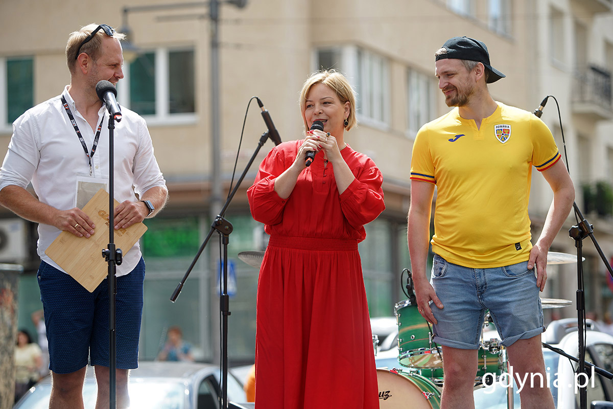 Na zdj. wiceprezydent Gdyni Oktawia Gorzeńska w towarzystwie kuratorów „Kulinarnej Świętojańskiej” 