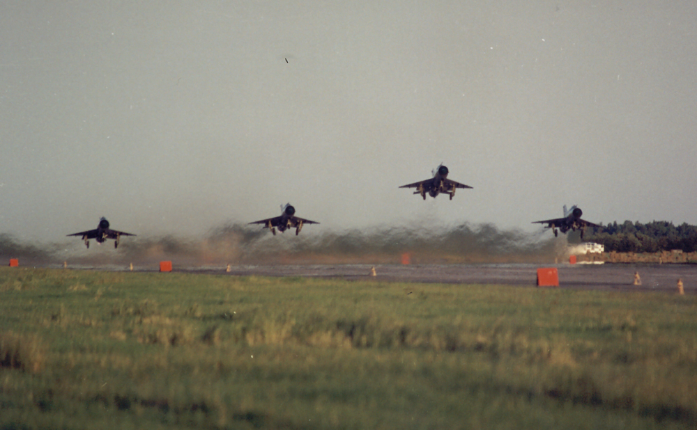 Star klucza samolotów MiG-21bis podczas czerwcowych treningów. Foto Jarosław Wróbel