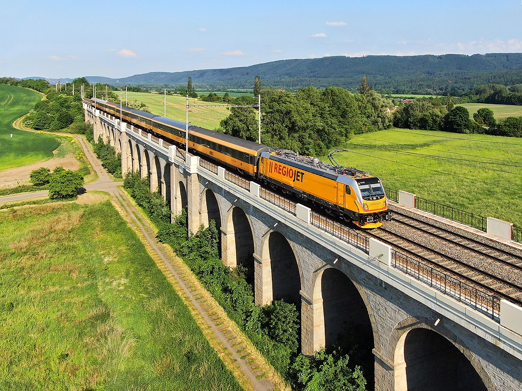 Pociąg czeskiej firmy RegioJet. Źródło: www.facebook.com/regiojet