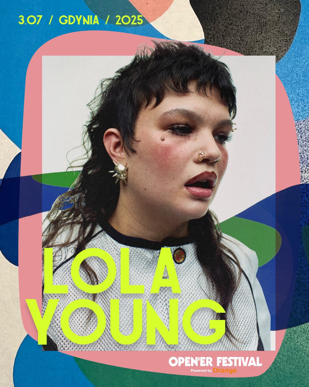 Grafika promująca artystkę Lola Young, kolorowe tło, napisy: 3.07/ Gdynia / 2025, Lola Young, Open'er Festival